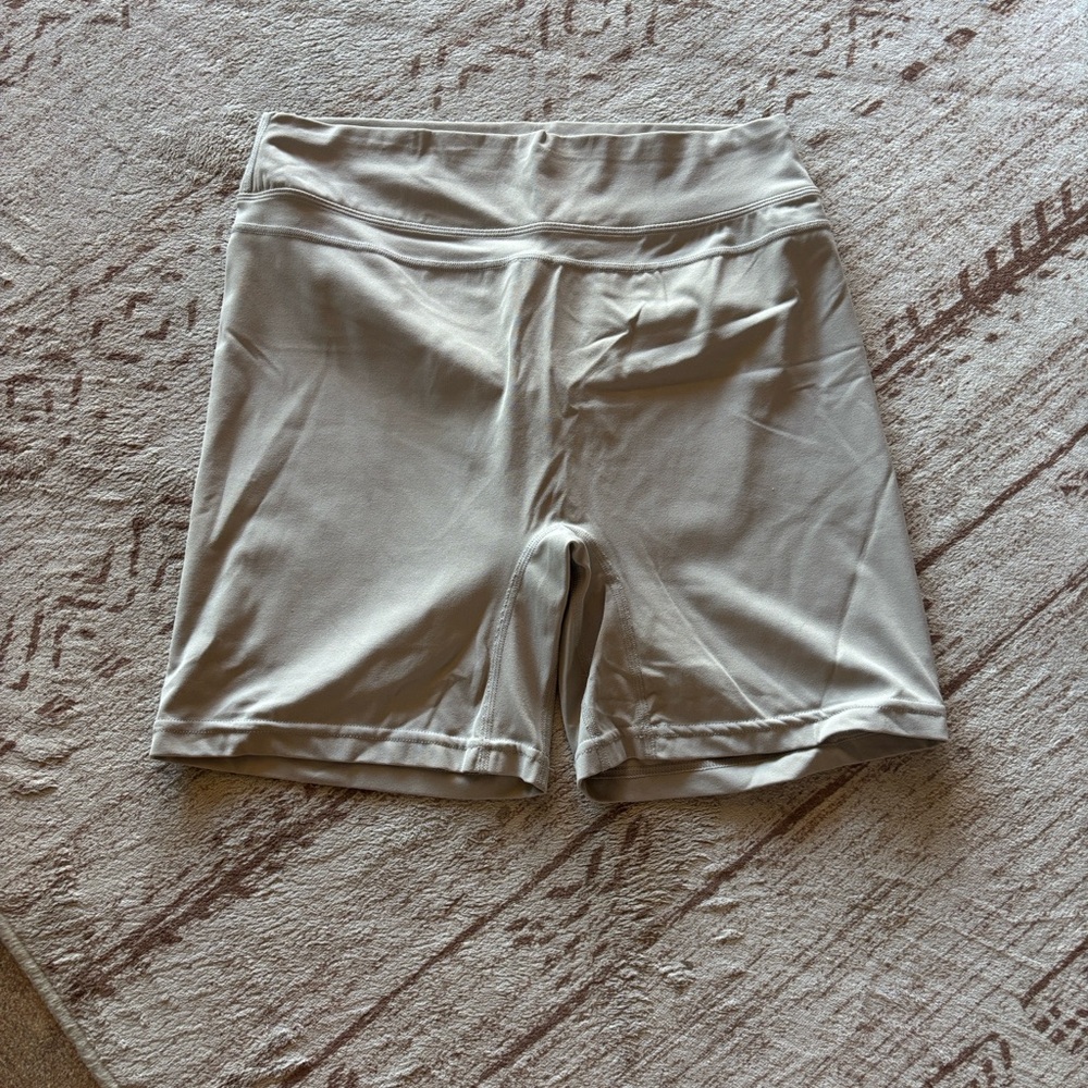 3 Women's Scrunch Shorts - Picture 6 of 8